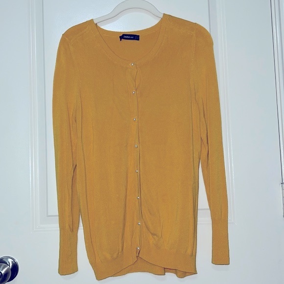 Zara Sweaters - Zara knit pearl buttons cardigan
